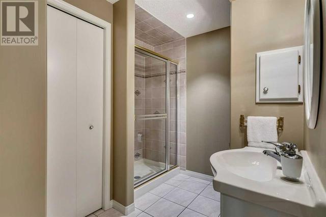 159 Woodhaven Place Sw, House detached with 4 bedrooms, 3 bathrooms and 4 parking in Calgary AB | Image 35