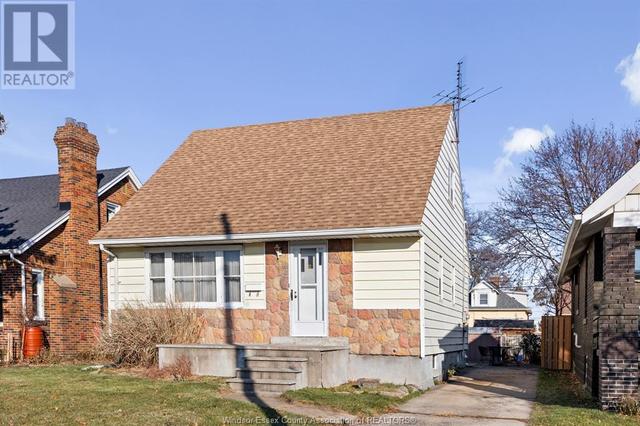 2262 Byng, House detached with 4 bedrooms, 1 bathrooms and null parking in Windsor ON | Card Image