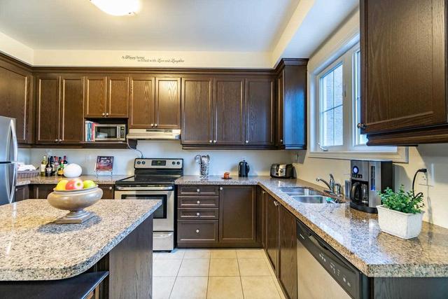 20 Cedar Lake Cres, Townhouse with 3 bedrooms, 3 bathrooms and 2 parking in Brampton ON | Image 5