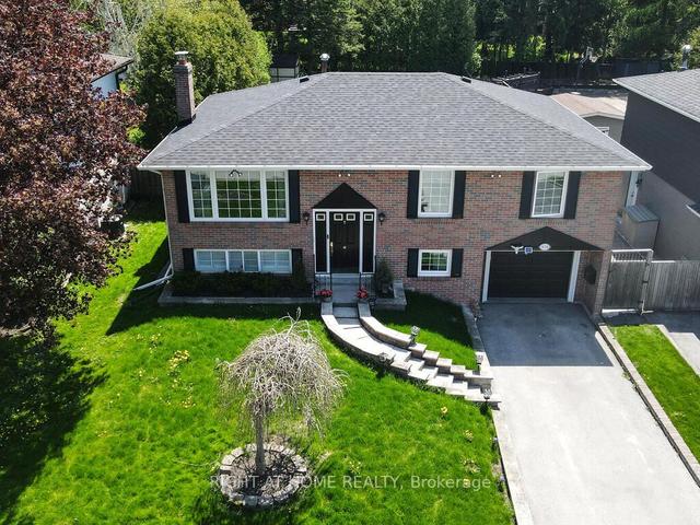 978 Wildwood Dr, Newmarket, ON, L3Y2B5 | Card Image