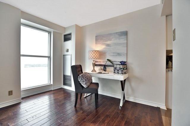 3107 - 77 Harbour Sq, Condo with 2 bedrooms, 2 bathrooms and 1 parking in Toronto ON | Image 9
