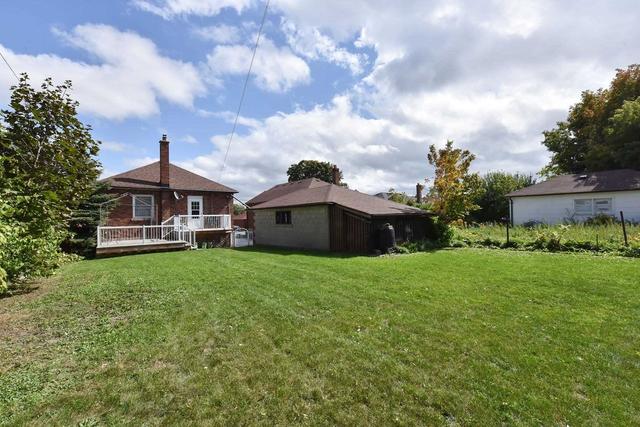 192 Chadburn St, House detached with 3 bedrooms, 2 bathrooms and 5 parking in Oshawa ON | Image 32