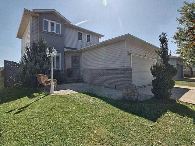 227 Kinross St, House detached with 3 bedrooms, 2 bathrooms and 2 parking in Haldimand County ON | Image 2