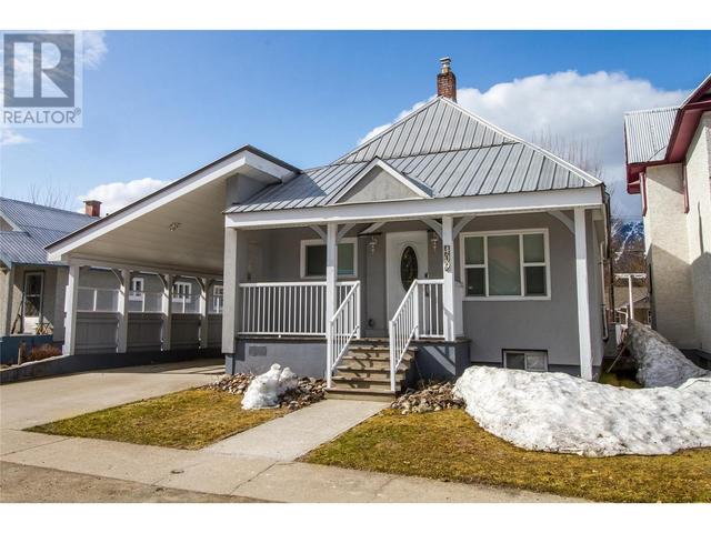 409 Fifth Street E, House detached with 4 bedrooms, 1 bathrooms and 4 parking in Revelstoke BC | Image 2