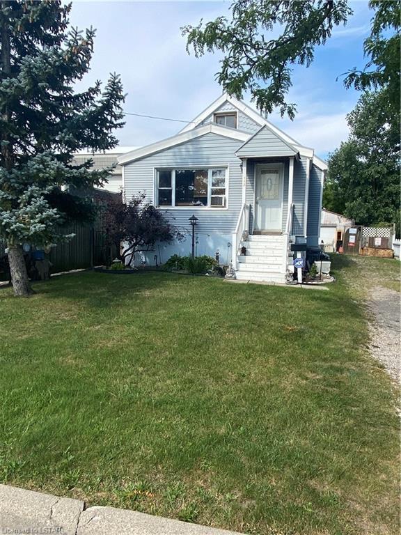 113 Agnes Street, House detached with 3 bedrooms, 1 bathrooms and 4 parking in Sarnia ON | Image 1