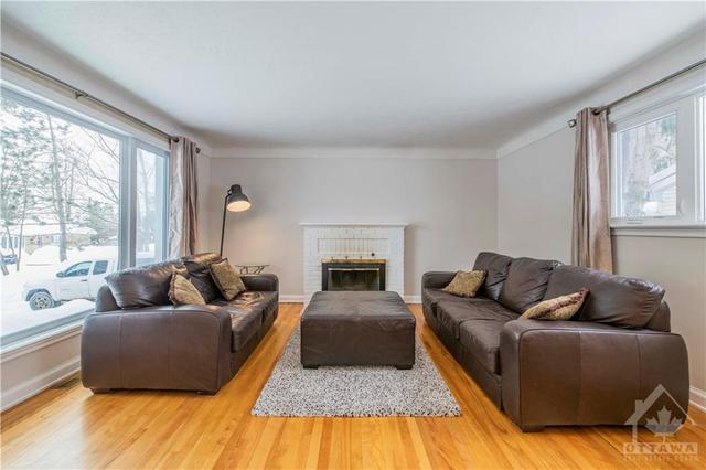 11 Sumac Street, House detached with 3 bedrooms, 2 bathrooms and 4 parking in Ottawa ON | Image 8