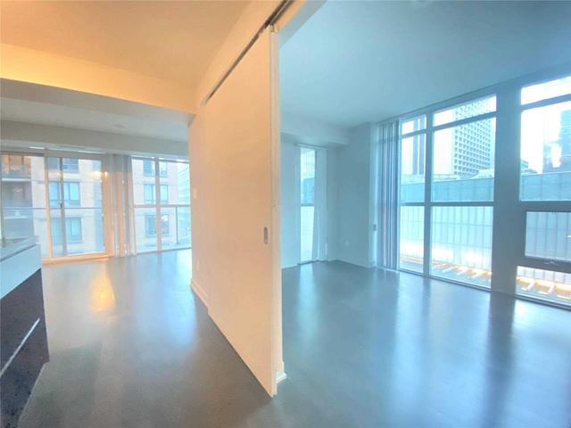 510 - 126 Simcoe St, Condo with 2 bedrooms, 1 bathrooms and 1 parking in Toronto ON | Image 10