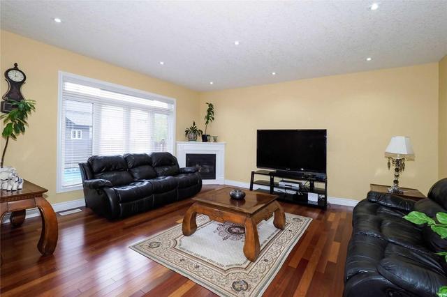 119 Paige St, House detached with 4 bedrooms, 4 bathrooms and 2 parking in Kitchener ON | Image 2