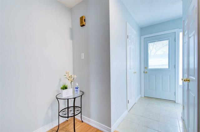 17 Evansville Rd, House attached with 3 bedrooms, 4 bathrooms and 2 parking in Toronto ON | Image 12