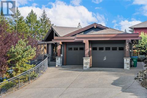 3759 Oak Crest Pl, House detached with 3 bedrooms, 3 bathrooms and 2 parking in Nanaimo BC | Card Image