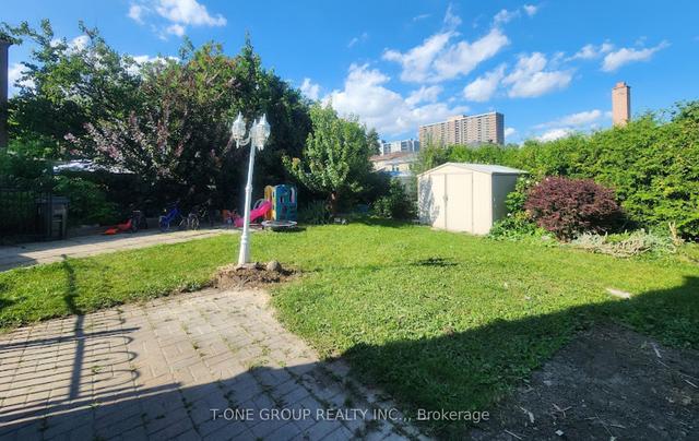 16 Demaris Ave N, House semidetached with 4 bedrooms, 3 bathrooms and 4 parking in Toronto ON | Image 7