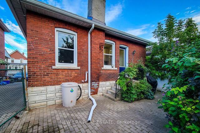 19 Huxley Ave N, House detached with 3 bedrooms, 1 bathrooms and 1 parking in Hamilton ON | Image 27
