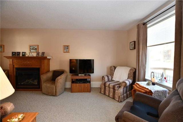 15 Fair Ave, House detached with 4 bedrooms, 1 bathrooms and 3 parking in Kawartha Lakes ON | Image 3