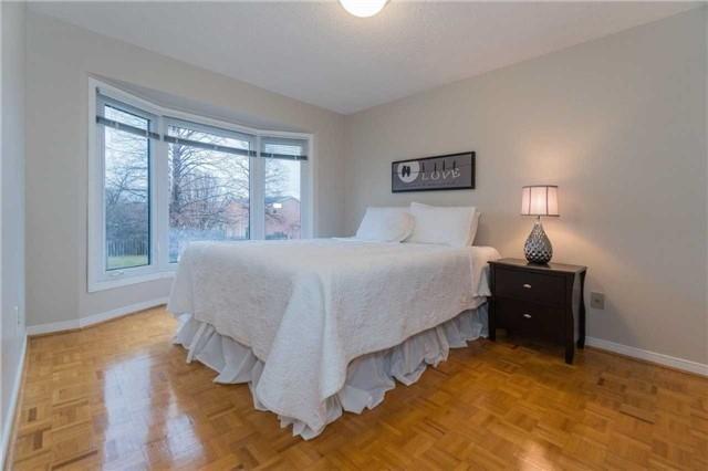 49 Halfmoon Sq, House detached with 4 bedrooms, 3 bathrooms and 2 parking in Toronto ON | Image 12