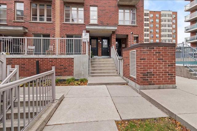 243 - 21 Ruttan St, Townhouse with 3 bedrooms, 2 bathrooms and 1 parking in Toronto ON | Image 1