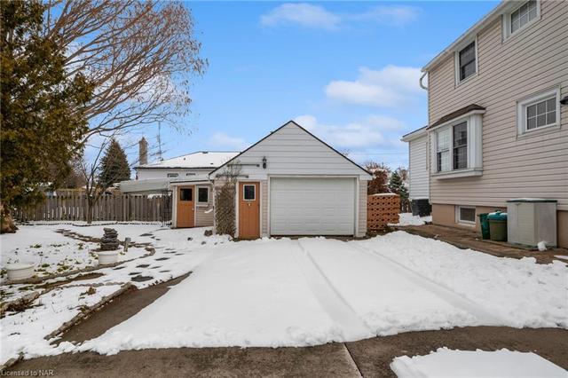 27 Winston Road, House detached with 3 bedrooms, 1 bathrooms and null parking in St. Catharines ON | Image 11