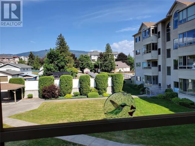 3805 - 30th Avenue Unit# 213, Condo with 2 bedrooms, 2 bathrooms and null parking in East Kootenay C BC | Image 18