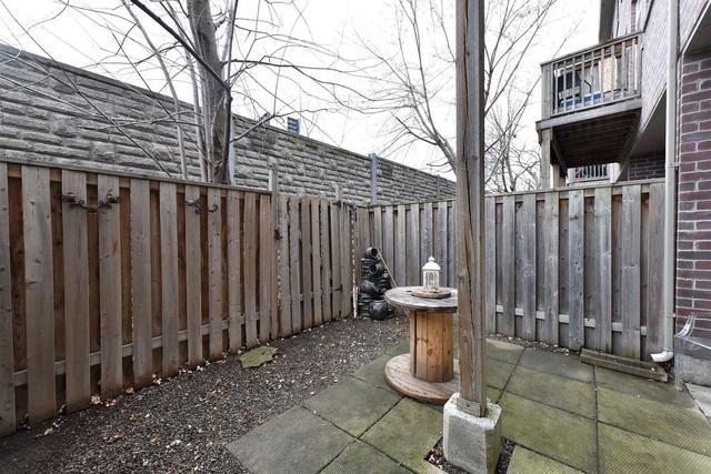 18 Piggot Mews, House attached with 3 bedrooms, 2 bathrooms and 2 parking in Toronto ON | Image 21