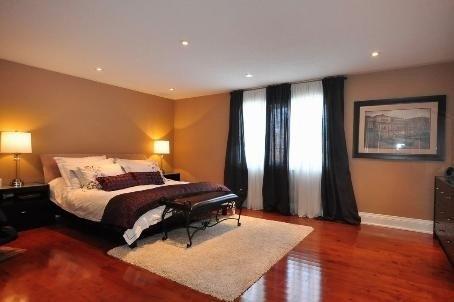 136 Israel Zilber Dr, House detached with 5 bedrooms, 6 bathrooms and 7 parking in Vaughan ON | Image 3