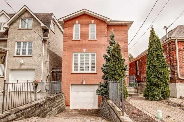 141 Chisholm Ave, House detached with 3 bedrooms, 4 bathrooms and 3 parking in Toronto ON | Card Image