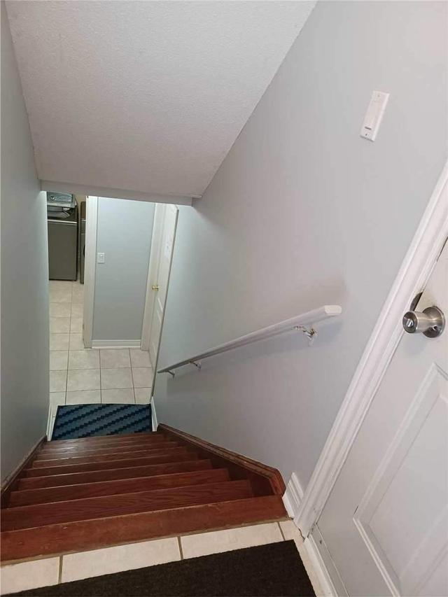 109b Heron St, House detached with 2 bedrooms, 1 bathrooms and 1 parking in Ajax ON | Image 3