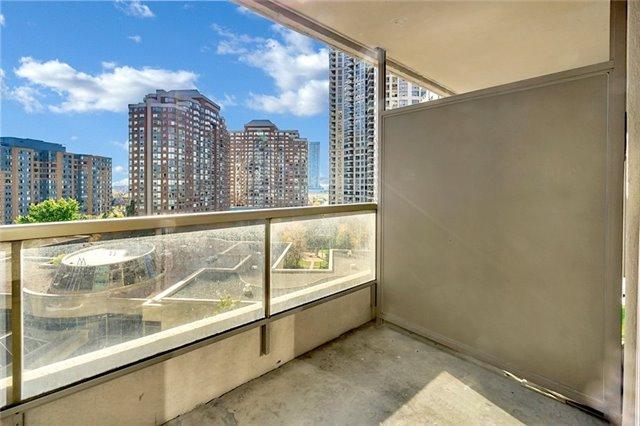 926 - 3888 Duke Of York Blvd, Condo with 2 bedrooms, 2 bathrooms and 1 parking in Mississauga ON | Image 11