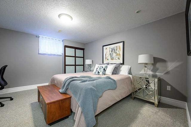 19 Davis Cres, House detached with 2 bedrooms, 3 bathrooms and 5 parking in Hamilton ON | Image 26