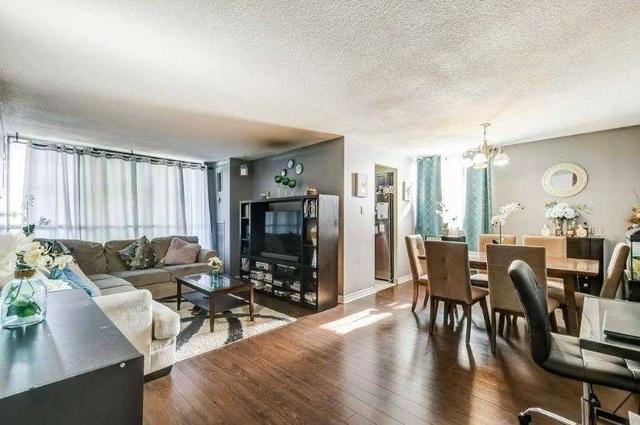 901 - 15 Kensington Rd, Condo with 2 bedrooms, 2 bathrooms and 1 parking in Brampton ON | Image 4