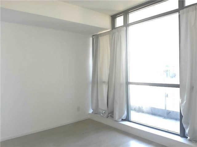1002 - 8 Charlotte St, Condo with 2 bedrooms, 2 bathrooms and 1 parking in Toronto ON | Image 7