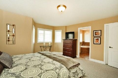 3351 Whilabout Terr, House detached with 3 bedrooms, 3 bathrooms and 2 parking in Oakville ON | Image 14