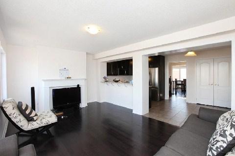 76 Memory Lane, House attached with 3 bedrooms, 3 bathrooms and 2 parking in Brampton ON | Image 6