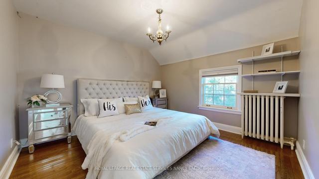 19 Strathgowan Cres, House detached with 4 bedrooms, 4 bathrooms and 5 parking in Toronto ON | Image 5