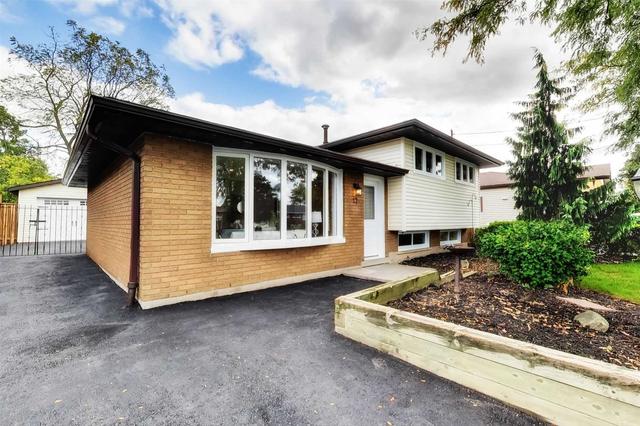 17 Shamrock Crt, House detached with 3 bedrooms, 2 bathrooms and 3 parking in Hamilton ON | Image 1