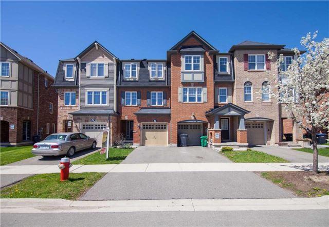 104 Lathbury St, House attached with 3 bedrooms, 3 bathrooms and 1 parking in Brampton ON | Image 1