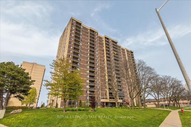 404 - 301 Frances Ave, Condo with 3 bedrooms, 2 bathrooms and 1 parking in Hamilton ON | Image 1