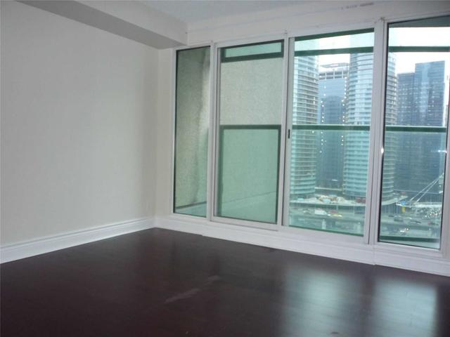 1801 - 77 Harbour Sq, Condo with 1 bedrooms, 1 bathrooms and 1 parking in Toronto ON | Image 19