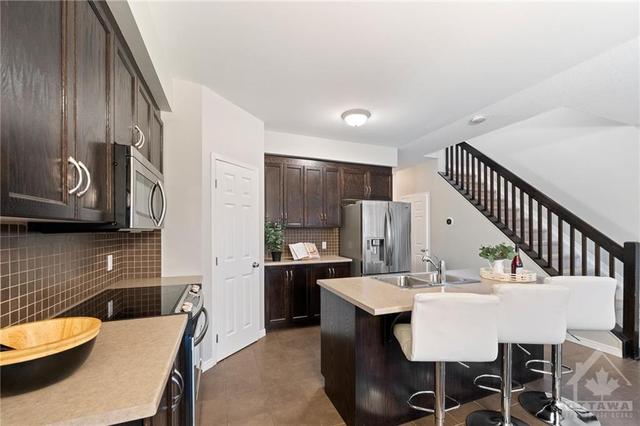 1099 Fieldfair Way, Townhouse with 3 bedrooms, 3 bathrooms and 3 parking in Ottawa ON | Image 7