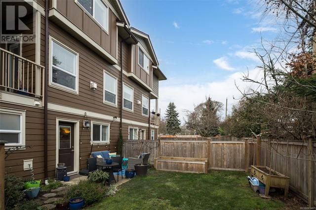 4 - 2923 Shelbourne St, House attached with 3 bedrooms, 3 bathrooms and 1 parking in Victoria BC | Image 37