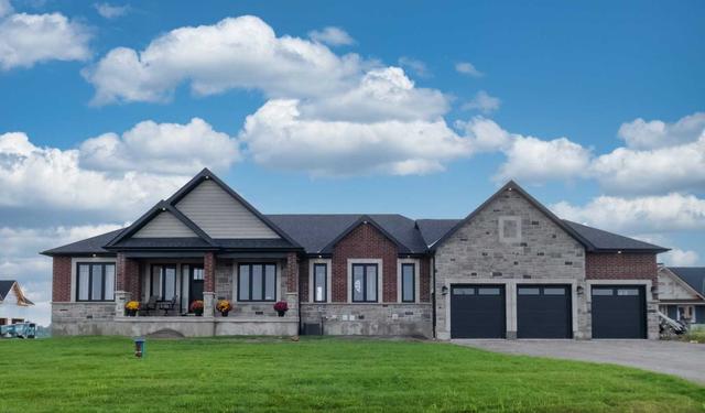 7 Horizon Crt, House detached with 4 bedrooms, 4 bathrooms and 11 parking in Kawartha Lakes ON | Card Image