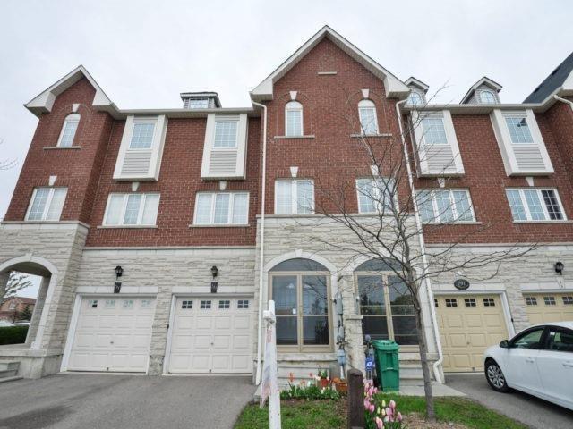793 Candlestick Circ, House attached with 3 bedrooms, 4 bathrooms and 1 parking in Mississauga ON | Image 1