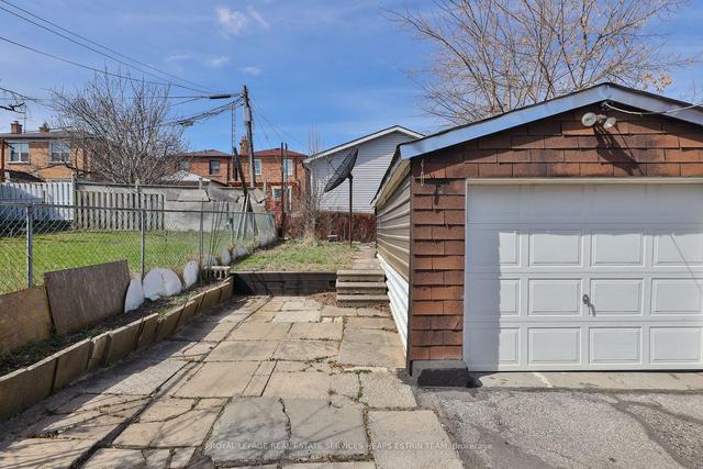570 Blackthorn Ave, House detached with 2 bedrooms, 2 bathrooms and 3 parking in Toronto ON | Image 33