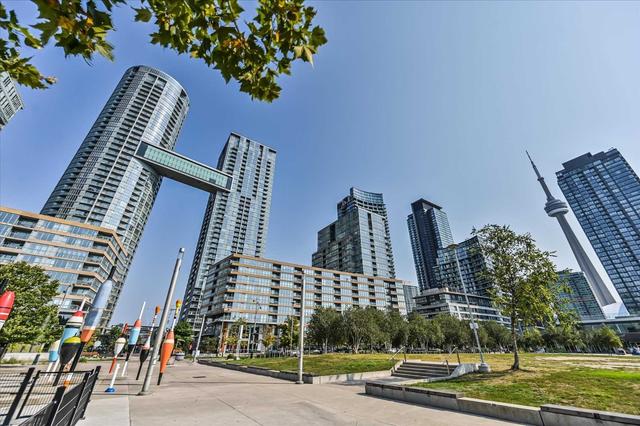 842a - 15 Iceboat Terr, Condo with 2 bedrooms, 1 bathrooms and 1 parking in Toronto ON | Image 13