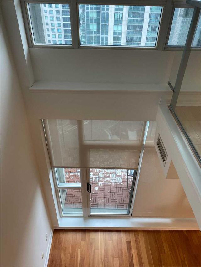 909 - 1 Avondale Ave, Condo with 1 bedrooms, 2 bathrooms and 1 parking in Toronto ON | Image 2