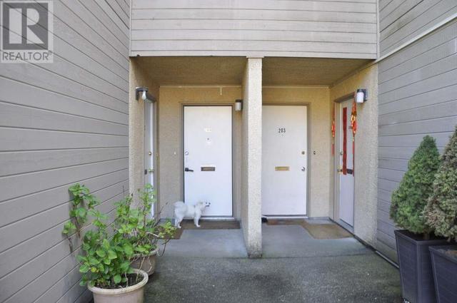 204 - 8140 Colonial Drive, House attached with 3 bedrooms, 2 bathrooms and 1 parking in Richmond BC | Image 22