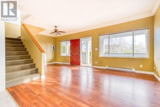 1332 Lyall St, House detached with 2 bedrooms, 1 bathrooms and 2 parking in Esquimalt BC | Image 21