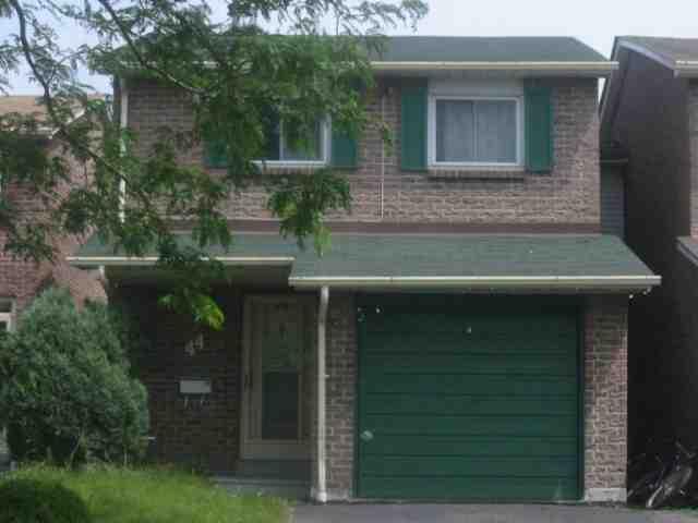 44 Moorehouse Dr, House attached with 3 bedrooms, 3 bathrooms and 2 parking in Toronto ON | Image 1