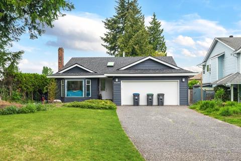 15405 93 Avenue, House detached with 4 bedrooms, 4 bathrooms and 6 parking in Surrey BC | Card Image