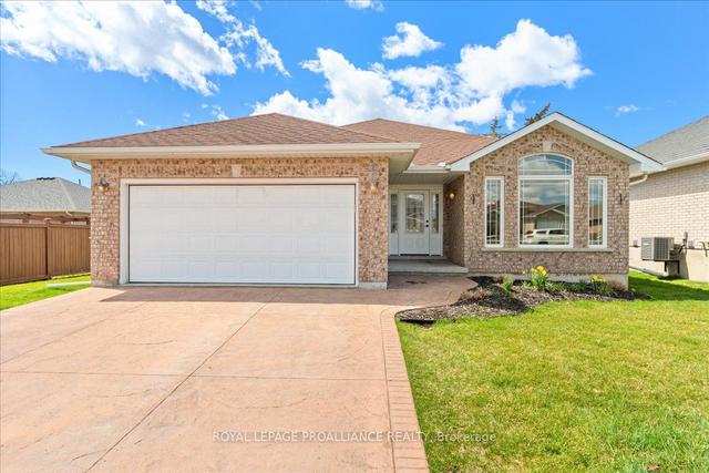 8 Chelsea Cres, House detached with 3 bedrooms, 3 bathrooms and 3 parking in Belleville ON | Image 12