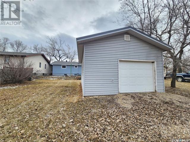 733 Mann Avenue, House detached with 3 bedrooms, 2 bathrooms and null parking in Radville SK | Image 29