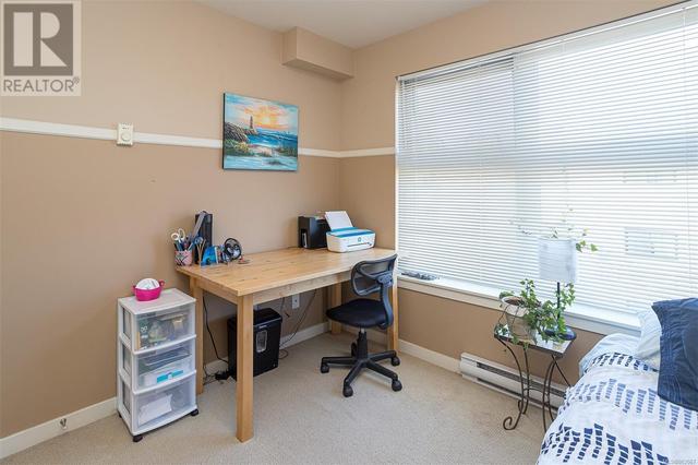 402 - 2940 Harriet Rd, Condo with 2 bedrooms, 2 bathrooms and 1 parking in Saanich BC | Image 15